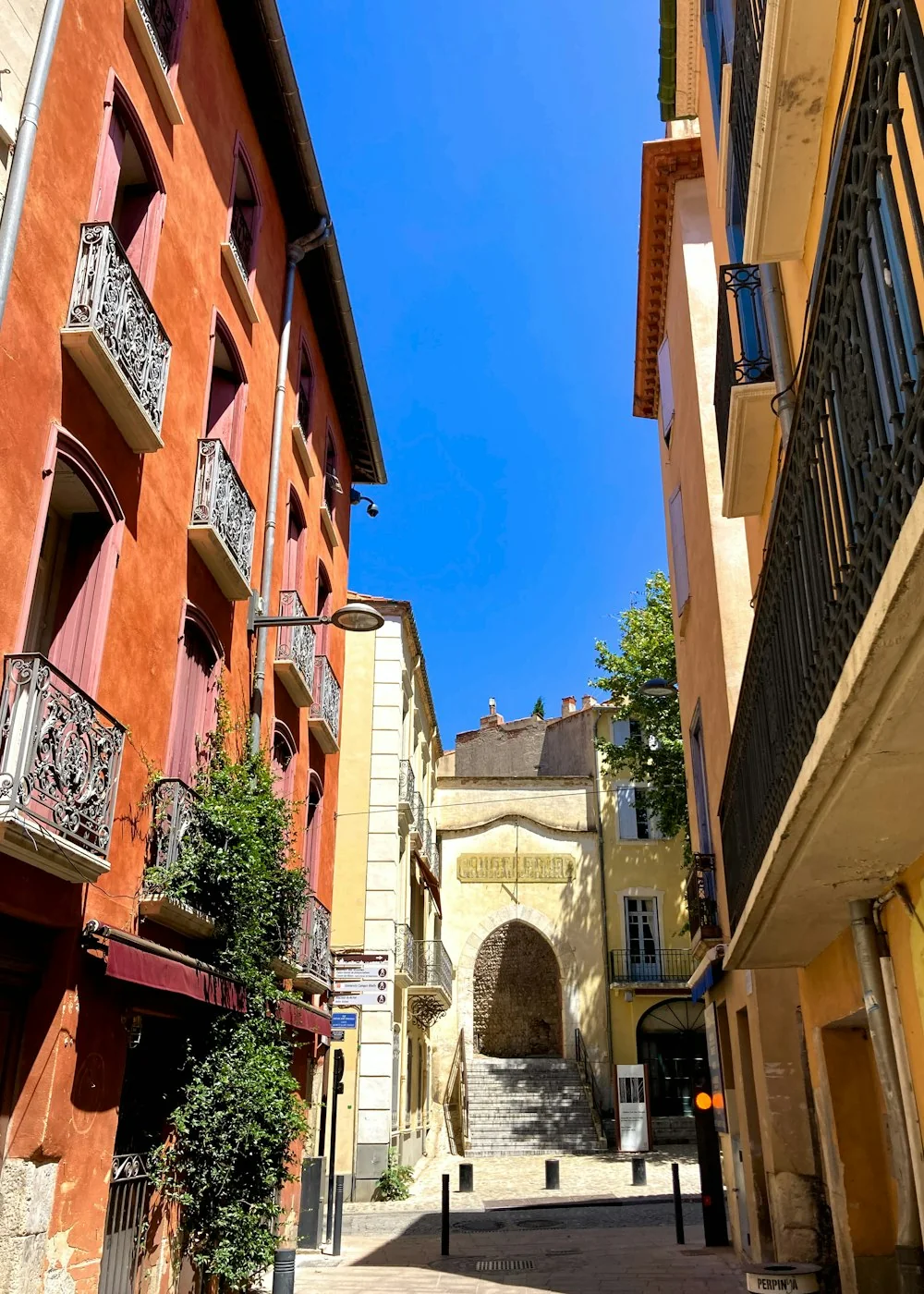 Une ruelle commerçante de Perpignan